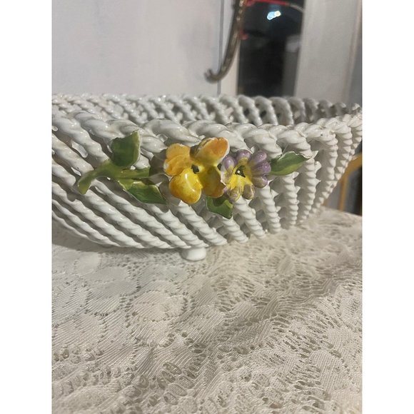 Porcelain woven basket made in Italy with hand painted flowers - Picture 1 of 9